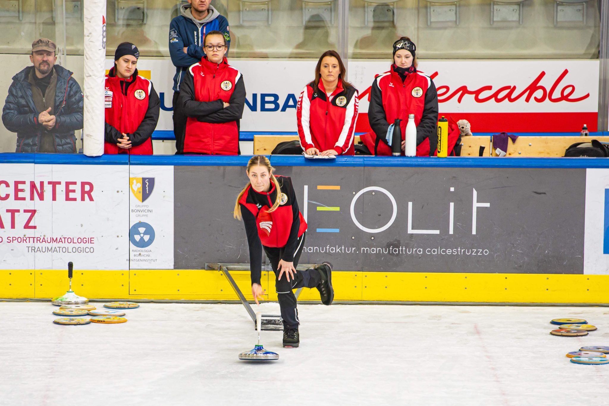 Österreichs Eisstock-Nachwuchs bei der EM in Bruneck im Goldrausch