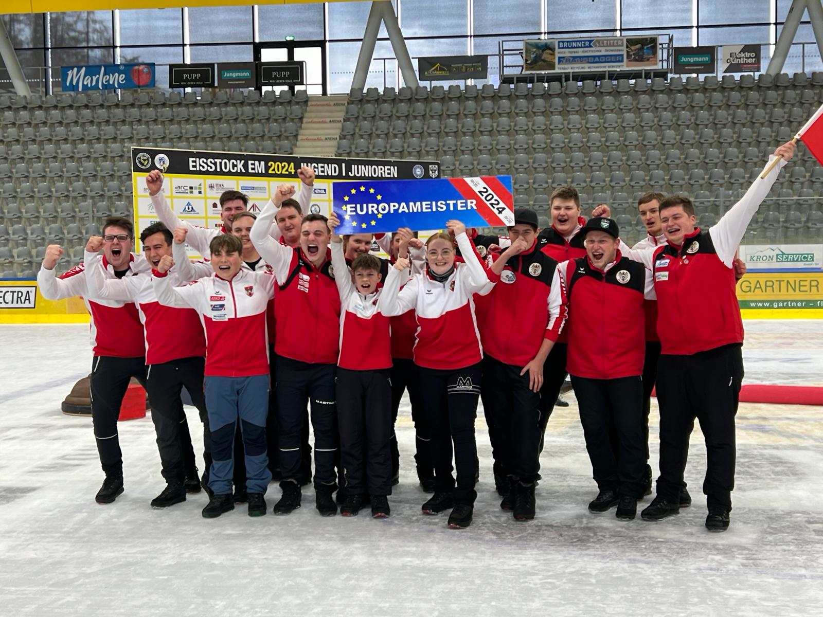 Österreichs Eisstock-Nachwuchs bei der EM in Bruneck im Goldrausch