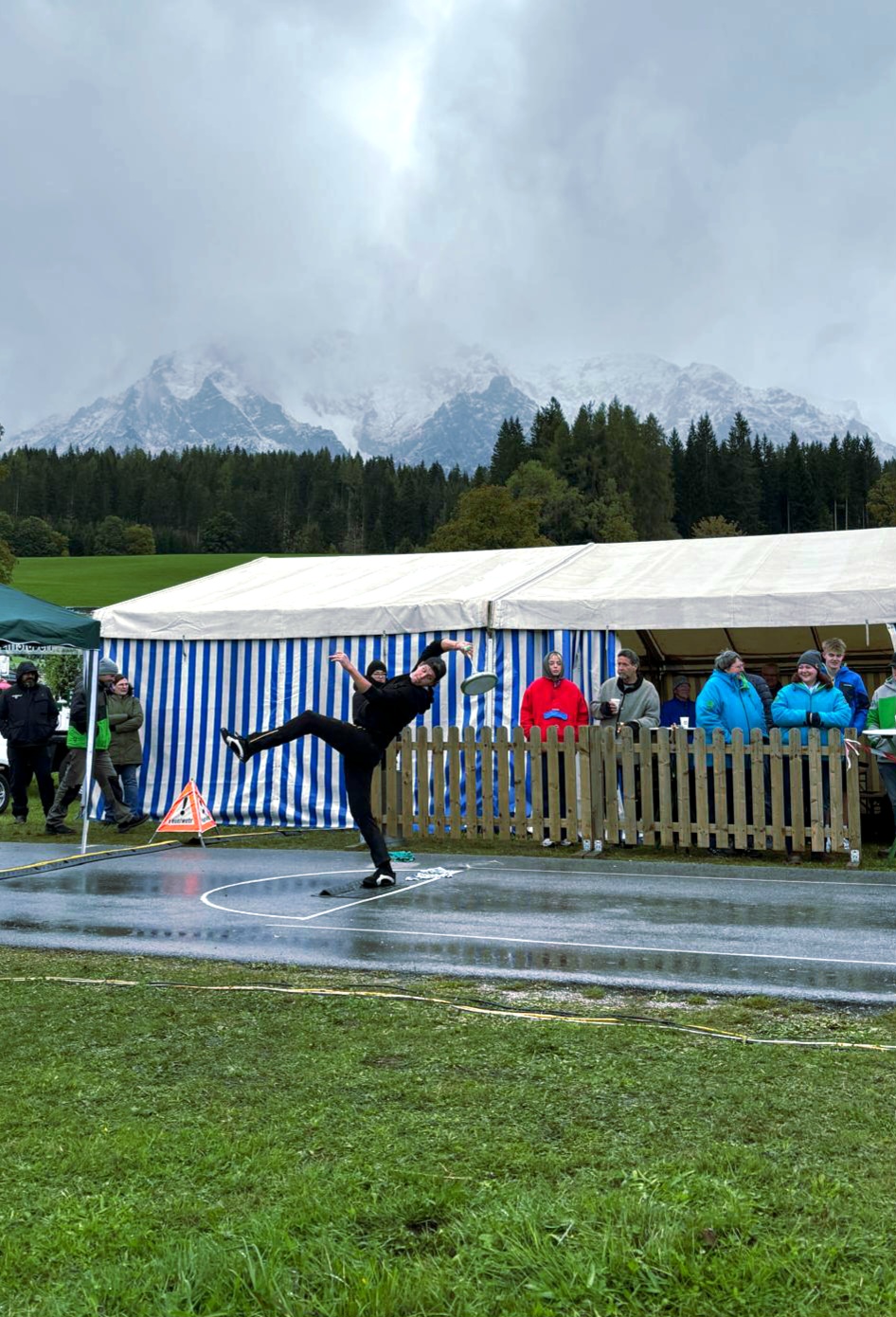 Kalt, nass, spektakulär – Weitenjagd beim Österreich Cup in der Ramsau