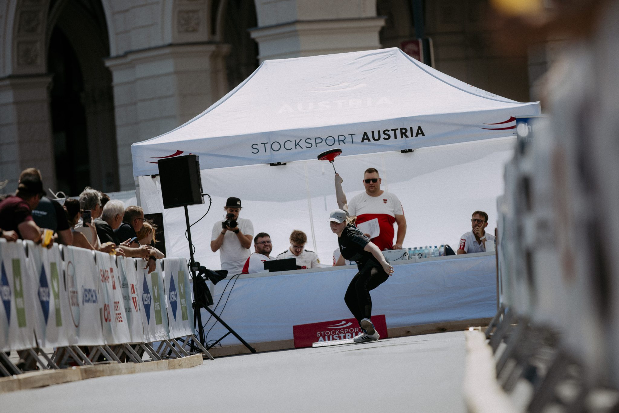 Neubauer und Stampfl sichern sich die Meistertitel am Wiener Rathausplatz Neubauer und Stampfl sichern sich die Meistertitel am Wiener Rathausplatz