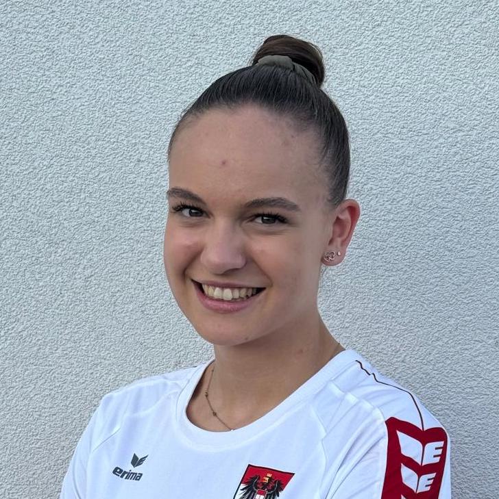 Nina Stelzer (ST) Nina Stelzer (ST)