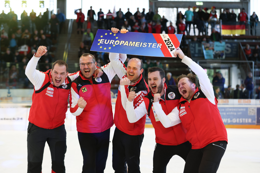 Das Mannschaftsspiel – die Königsklasse des Eis- und Stocksports Das Mannschaftsspiel – die Königsklasse des Eis- und Stocksports