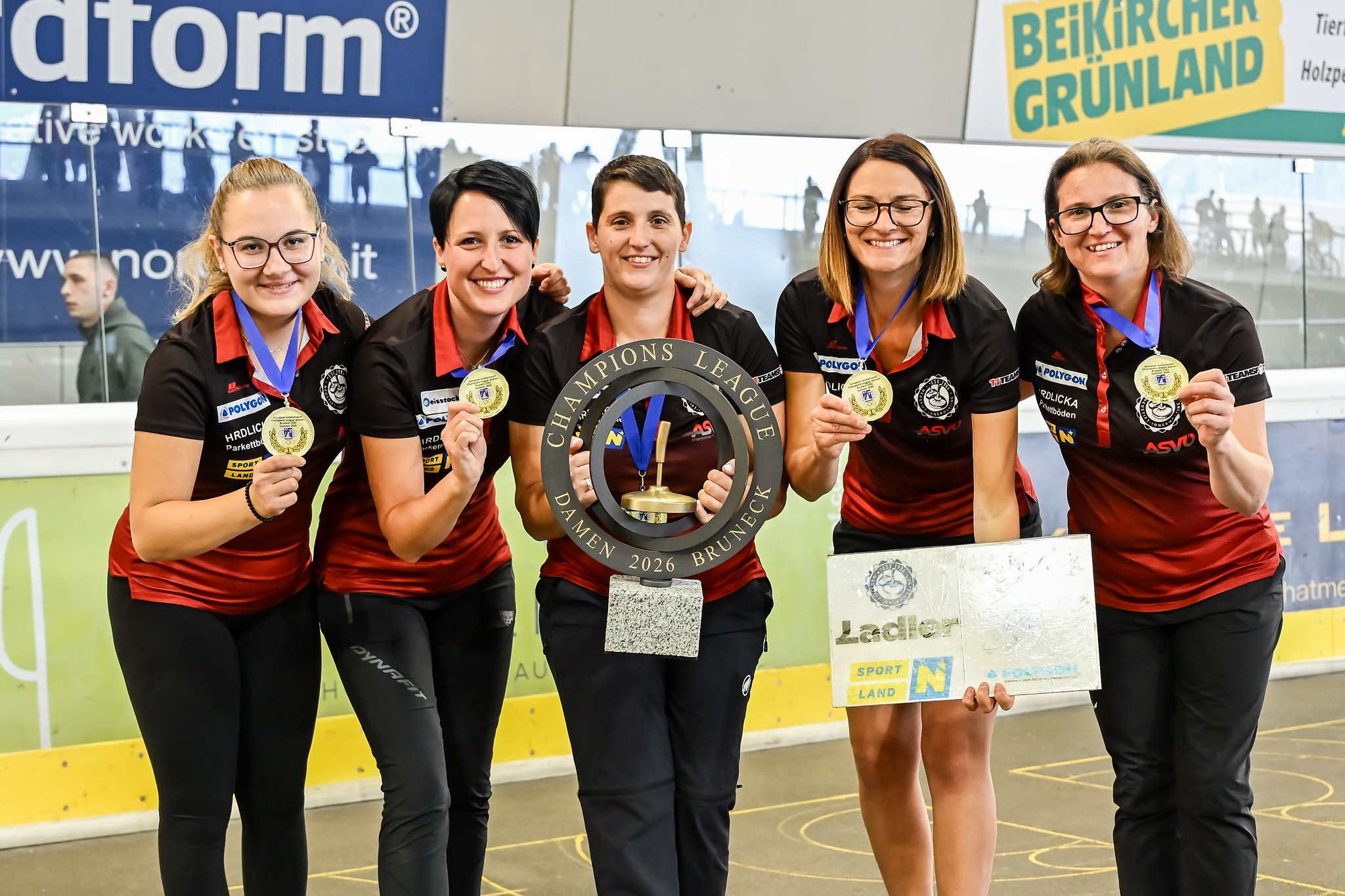 Neustift-Innermanzing erstmals Champions-League-Sieger – die Sammlung ist komplett Neustift-Innermanzing erstmals Champions-League-Sieger – die Sammlung ist komplett
