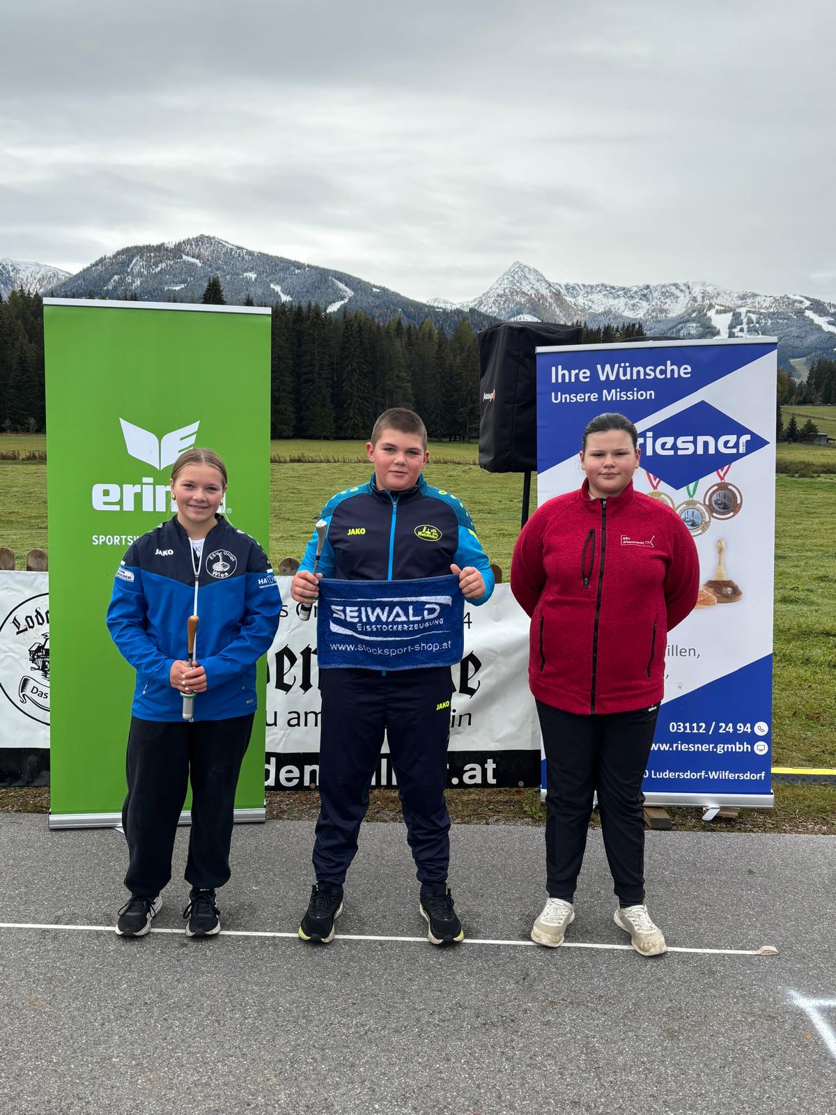 Stocksport-Action vor der Kulisse des Dachsteins! Stocksport-Action vor der Kulisse des Dachsteins!
