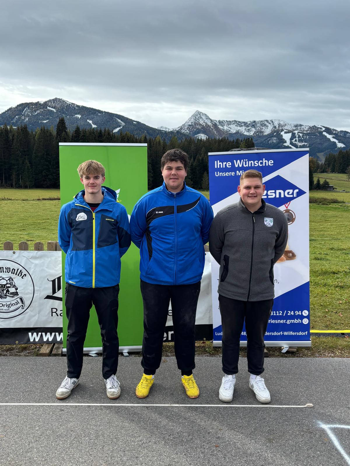 Stocksport-Action vor der Kulisse des Dachsteins! Stocksport-Action vor der Kulisse des Dachsteins!