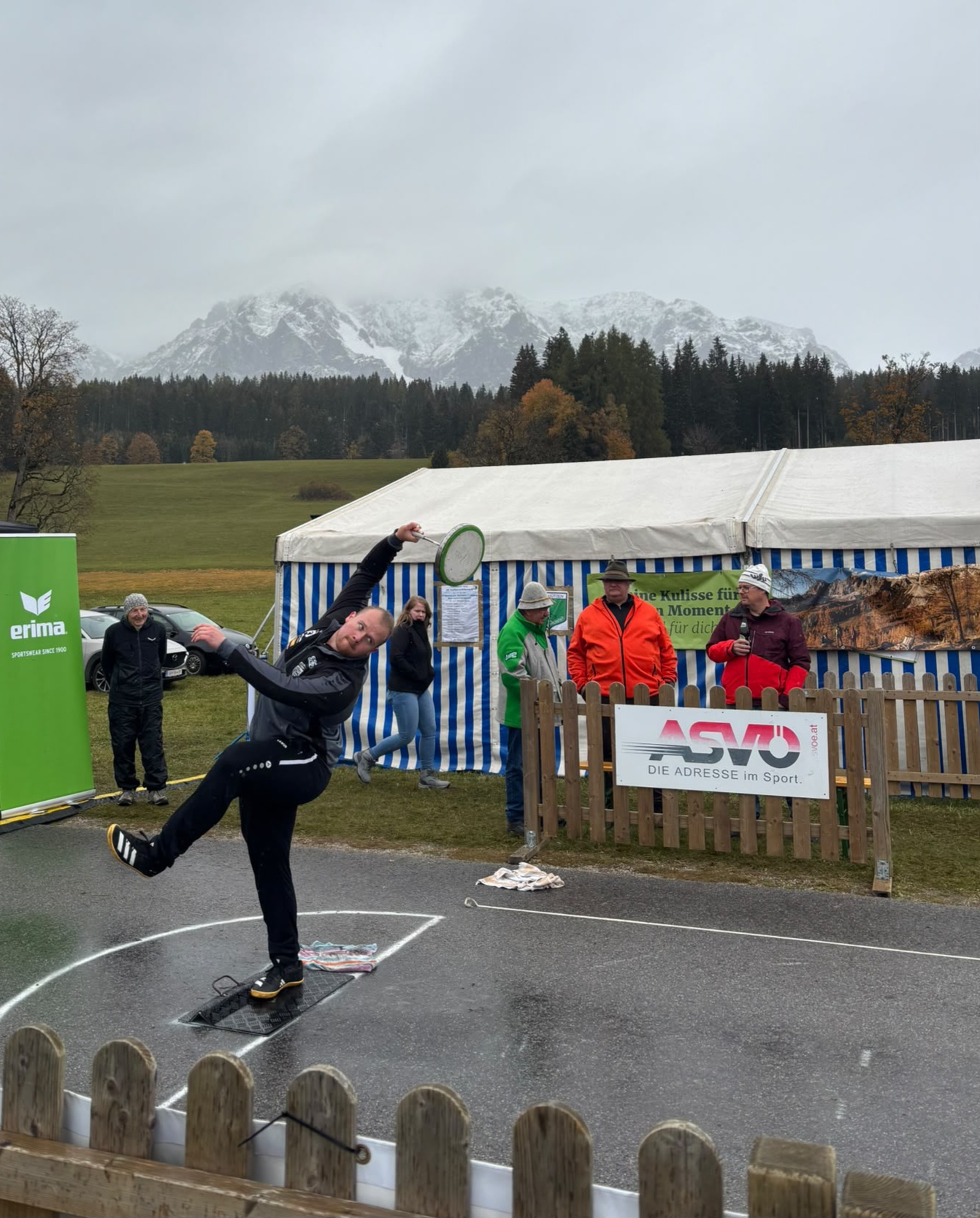 Stocksport-Action vor der Kulisse des Dachsteins! Stocksport-Action vor der Kulisse des Dachsteins!